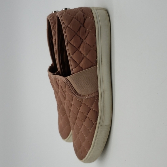 𝅺STEVE Madden Endell women US 9 quilted dusty rose pink textile slip on sneakers - Picture 3 of 10